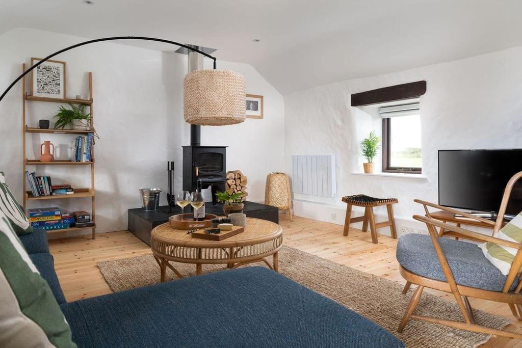 Porthcurno Barns, The Cart Lodge - Cosy Cottage, Walk To Porthcurno Beach, Pedn Vouder & Minack Theatre Penzance Exterior foto