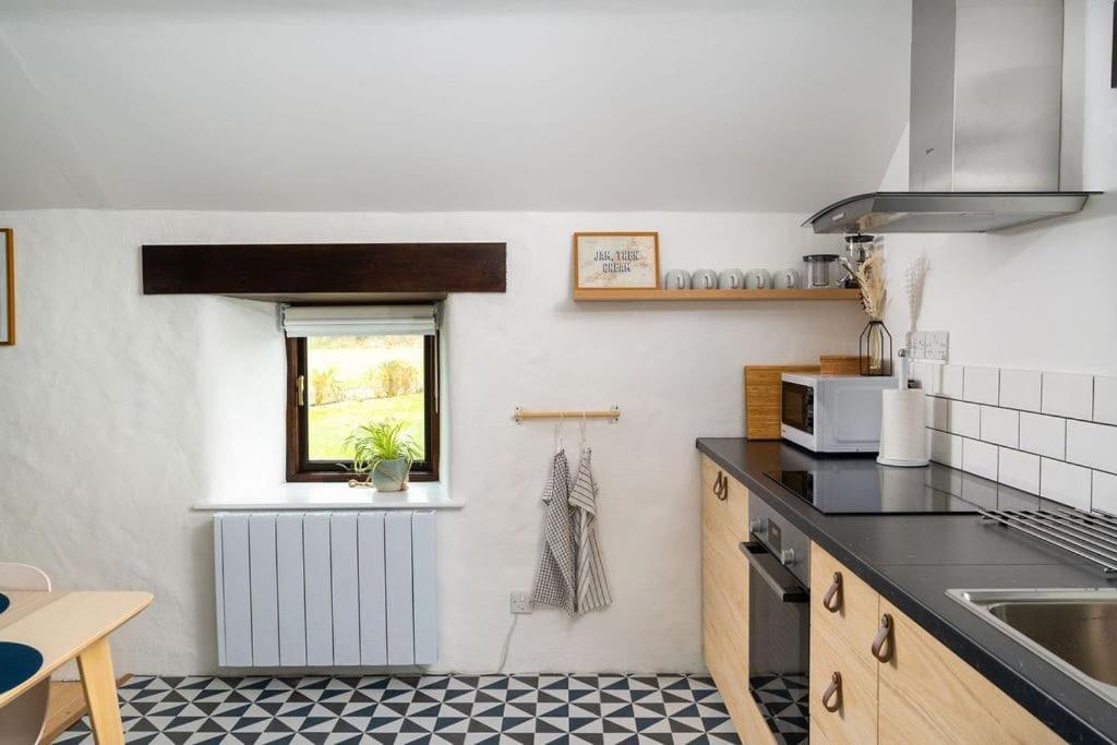 Porthcurno Barns, The Cart Lodge - Cosy Cottage, Walk To Porthcurno Beach, Pedn Vouder & Minack Theatre Penzance Exterior foto